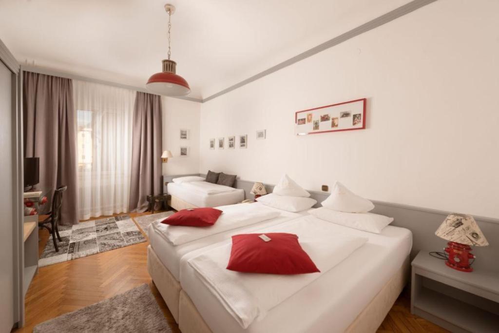 Boutique Hotel Goldenes Lamm Villach Buitenkant foto