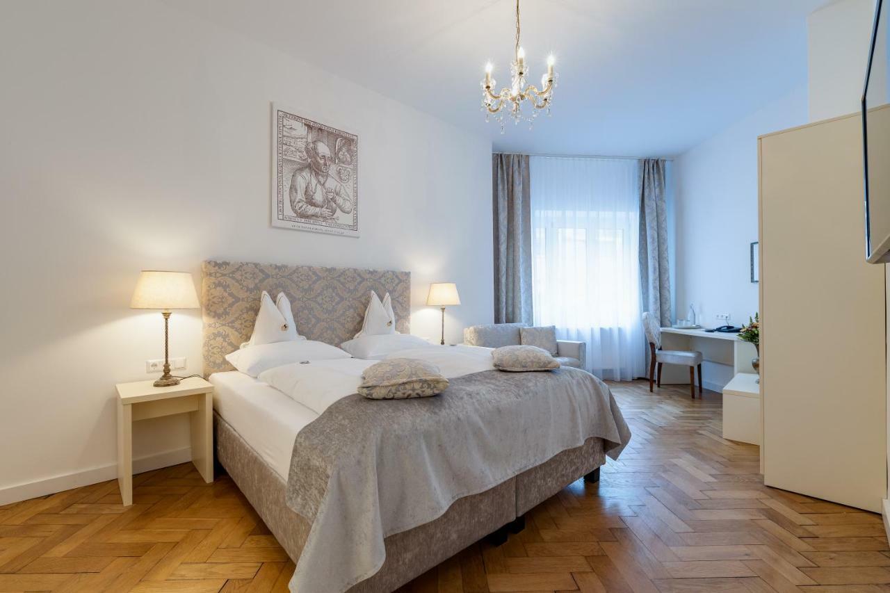 Boutique Hotel Goldenes Lamm Villach Buitenkant foto